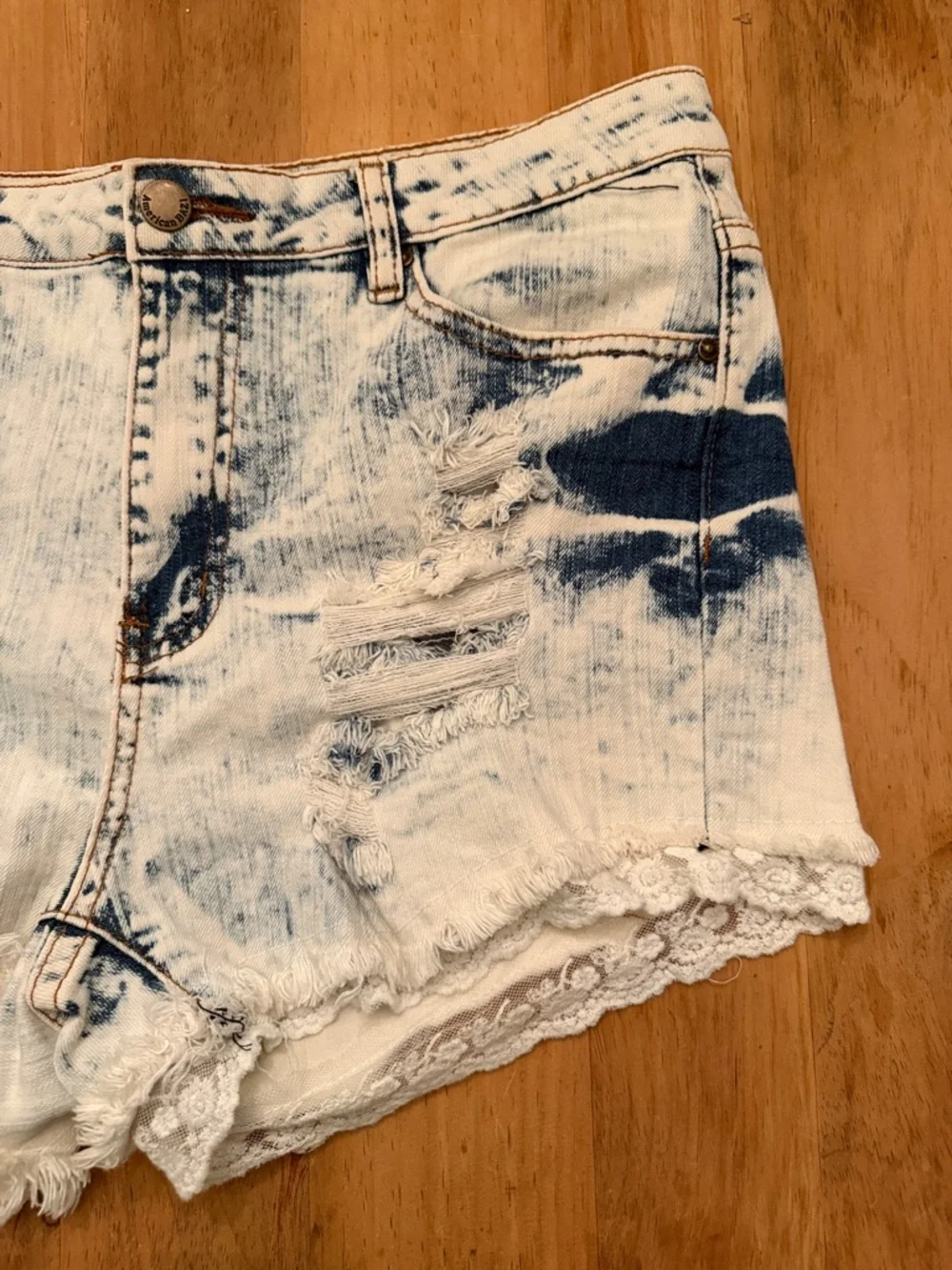 American Bazi Distressed Acid Wash Denim‎ Shorts with Lace Trim Size Large